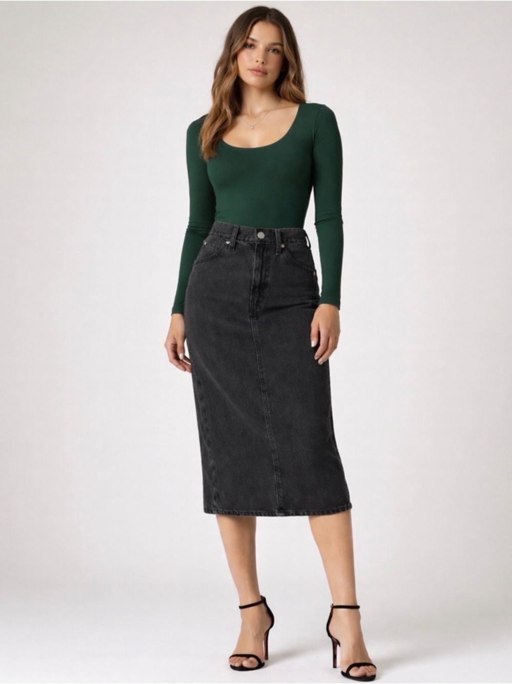 Levi’s Back Slit Black Denim Midi Skirt Size 30 NWT - Picture 1 of 8